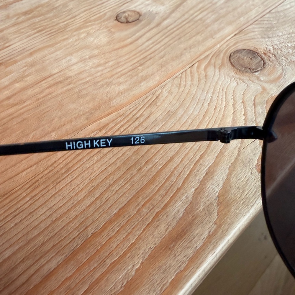 Quay Australia Black and Silver Aviator Sunglasses - Picture 4 of 5